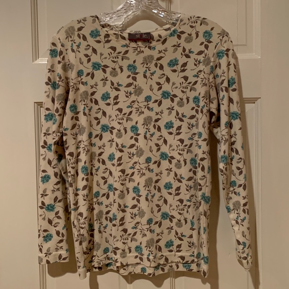 Vintage New York Style Brushed Long Sleeve Tee, Cream with Blue Flowers - Picture 2 of 7